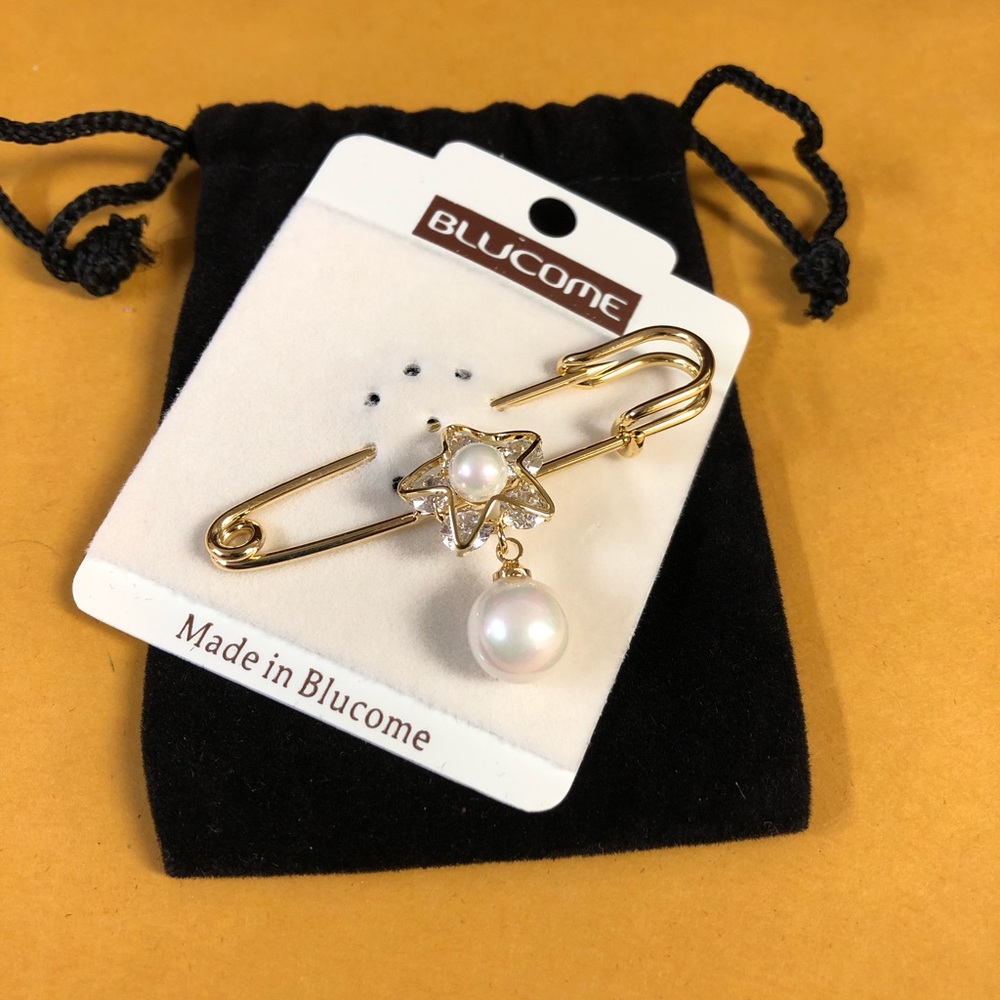 Crystal star w/pearl safety pin brooch